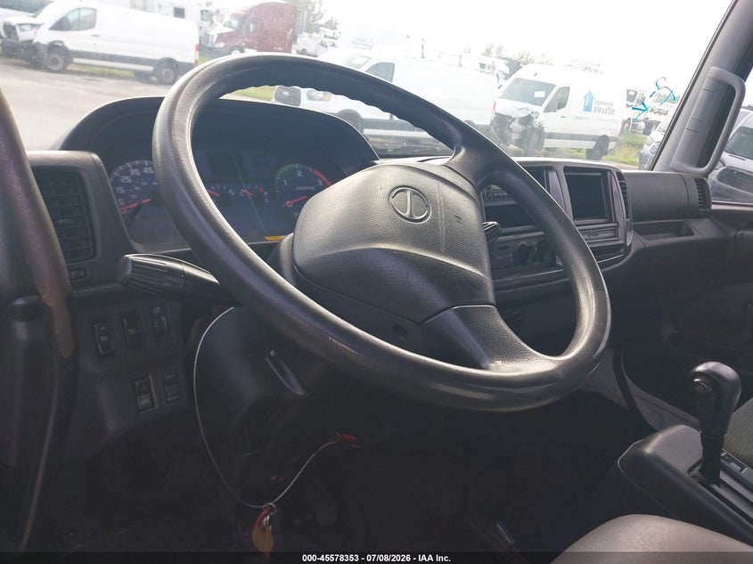 2009 HINO 258 auction photo 6
