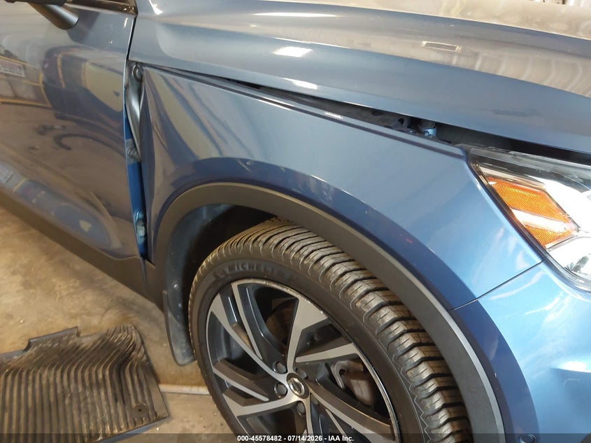 2019 Volvo Xc40 T5 R-Design VIN: YV4162UM7K2120118 Lot: 45578482