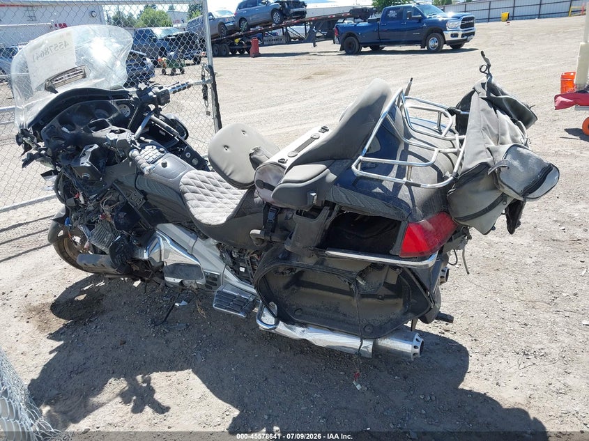 2004 HONDA GL1800 auction photo 2