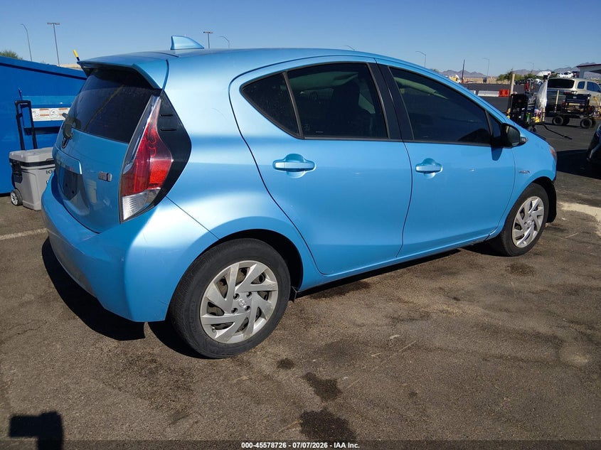 2015 TOYOTA PRIUS C auction photo 4