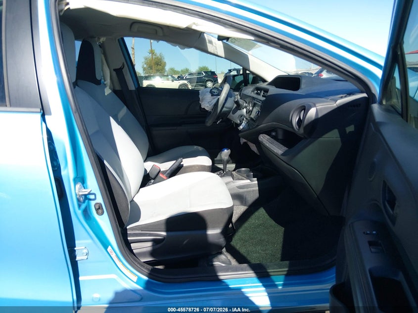 2015 TOYOTA PRIUS C auction photo 5
