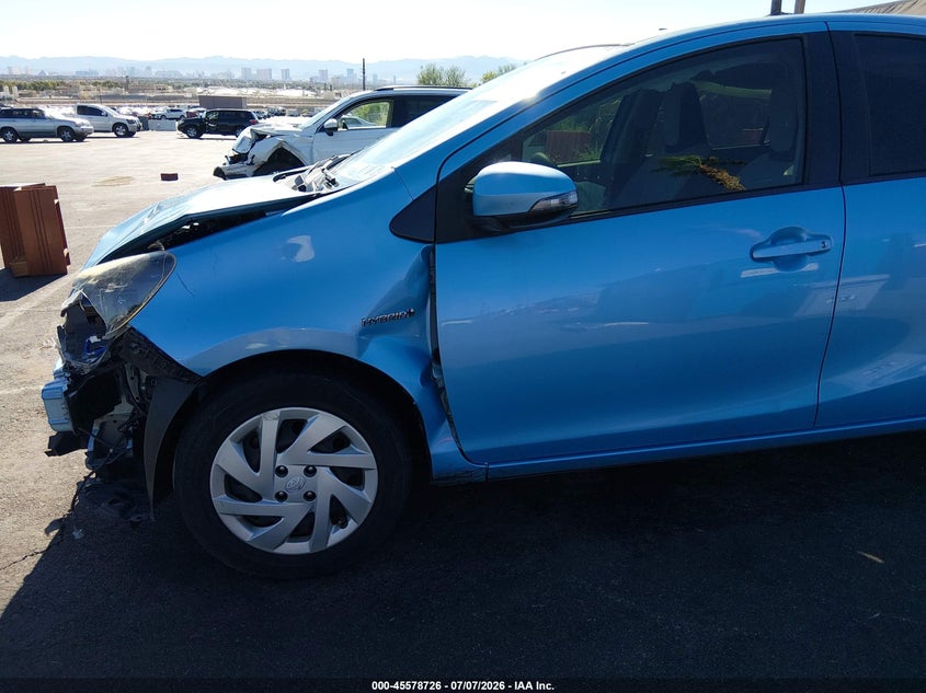 2015 TOYOTA PRIUS C auction photo 6