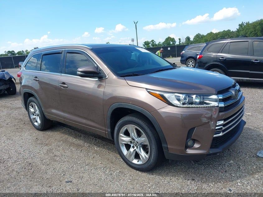 2017 TOYOTA HIGHLANDER auction photo 1