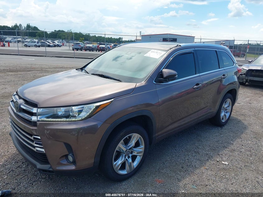 2017 TOYOTA HIGHLANDER auction photo 2