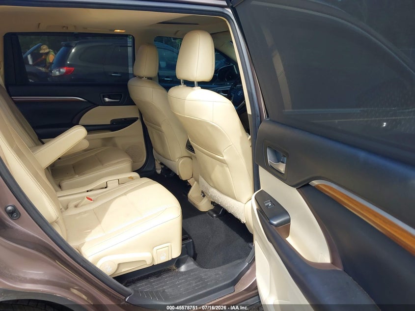 2017 TOYOTA HIGHLANDER auction photo 8
