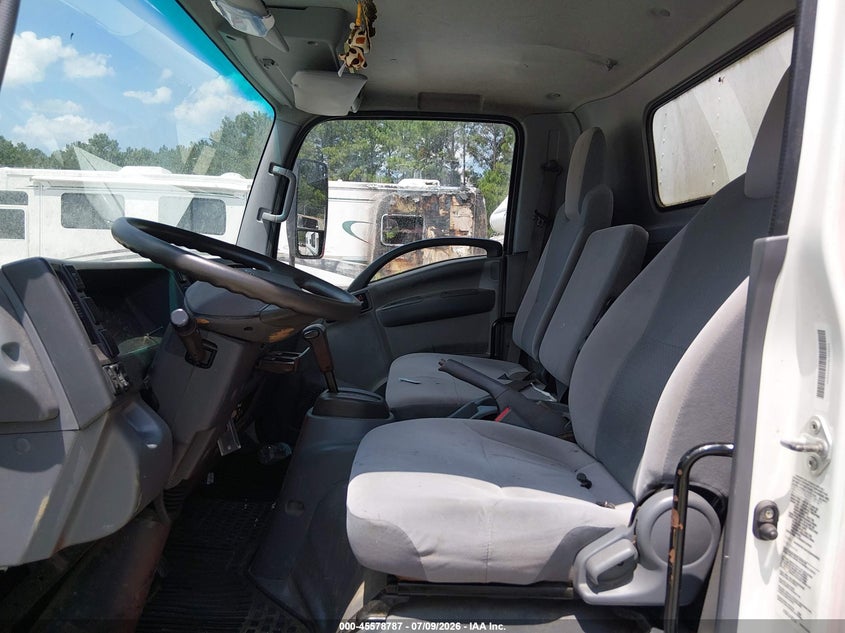 2017 ISUZU NPR GAS REG auction photo 7