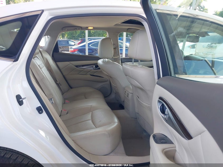 2011 INFINITI M37X auction photo 8