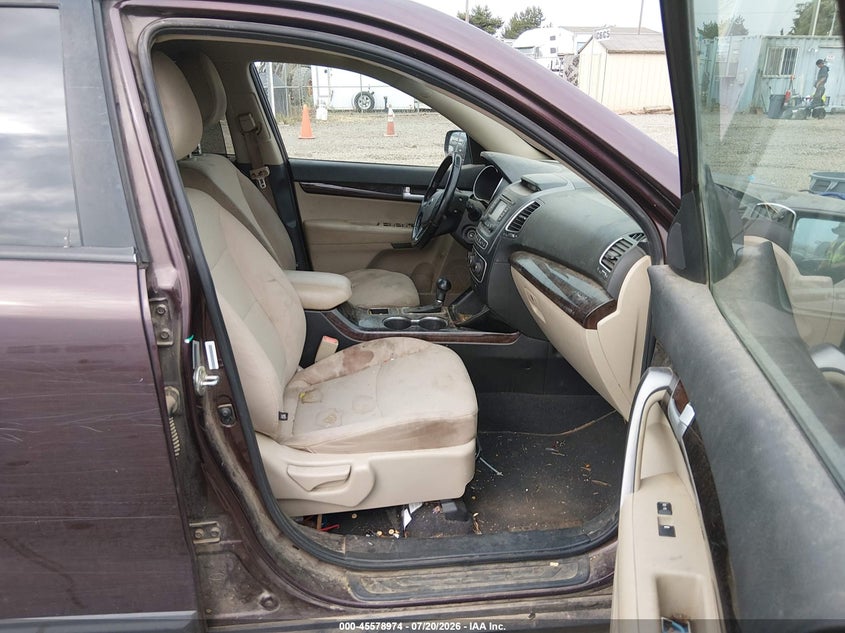 2015 KIA SORENTO auction photo 5