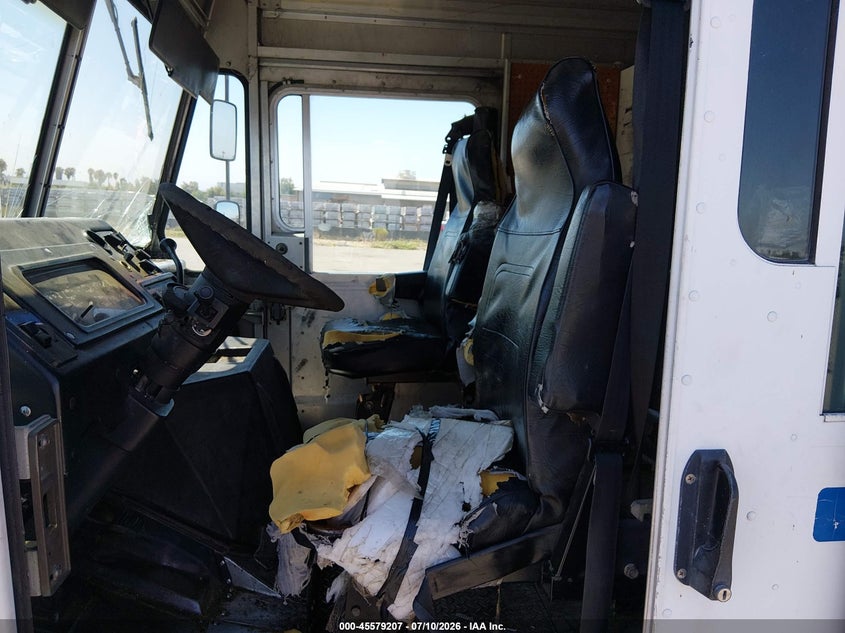 2000 WORKHORSE CUSTOM CHASSIS FORWARD CONTROL CHASSIS auction photo 6