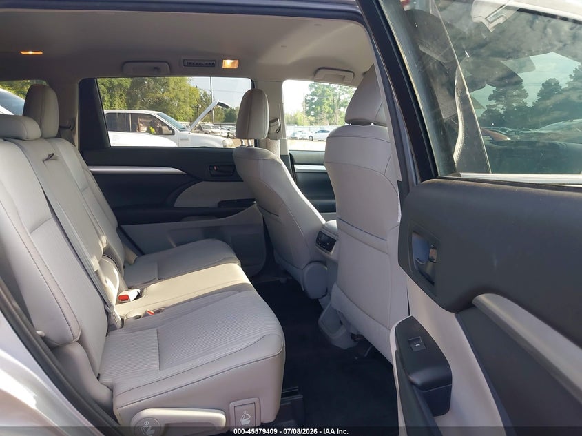 2017 TOYOTA HIGHLANDER auction photo 8