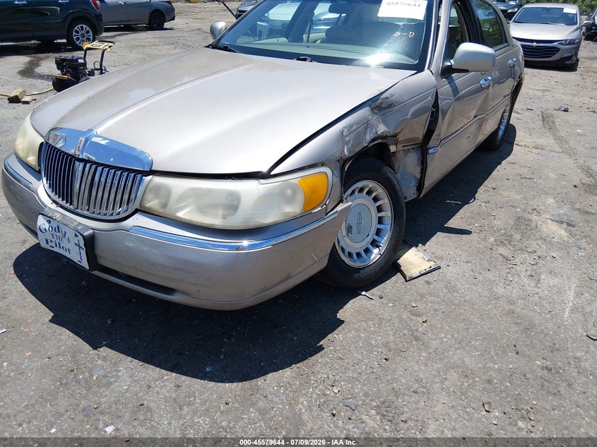2000 Lincoln Town Car Executive VIN: 1LNHM81W9YY914300 Lot: 45579644