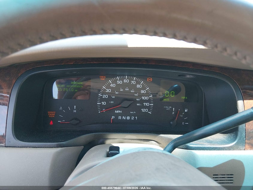 2000 Lincoln Town Car Executive VIN: 1LNHM81W9YY914300 Lot: 45579644