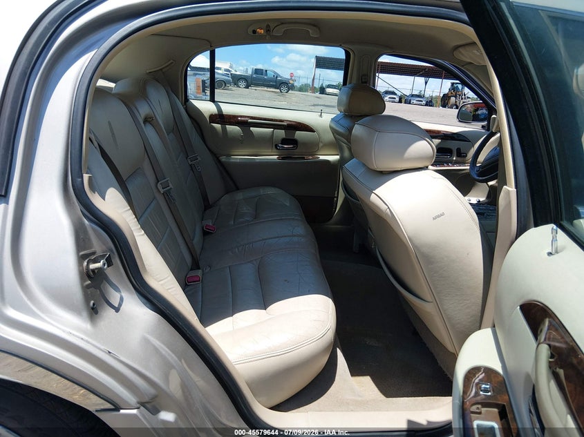 2000 Lincoln Town Car Executive VIN: 1LNHM81W9YY914300 Lot: 45579644