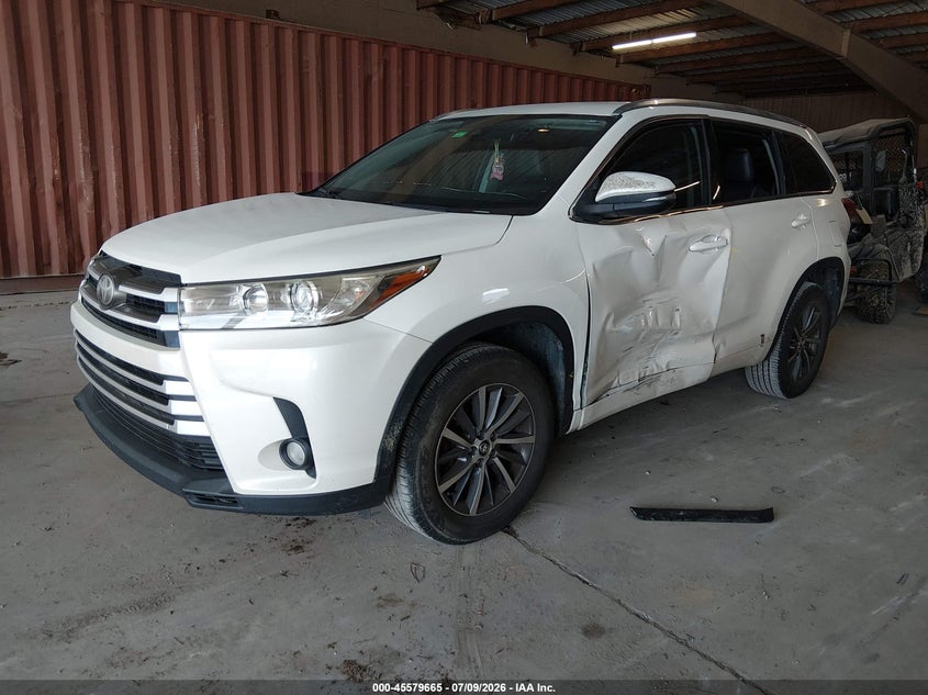 2017 Toyota Highlander, Left Side, IAAI, VIN 5TDKZRFH1HS218294 — photo 2