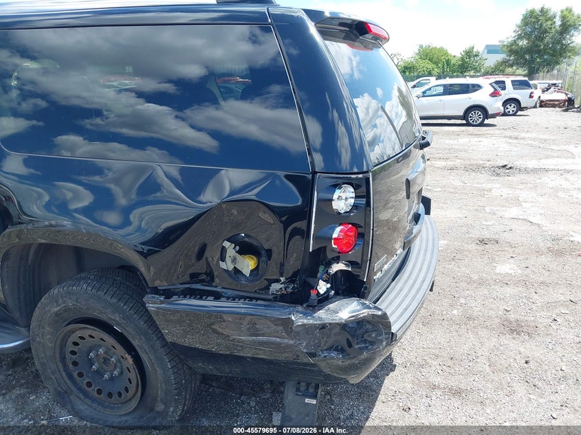 2012 GMC YUKON XL 1500 auction photo 6