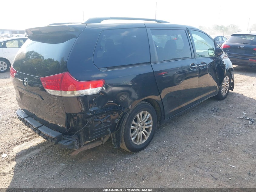 2012 TOYOTA SIENNA auction photo 4