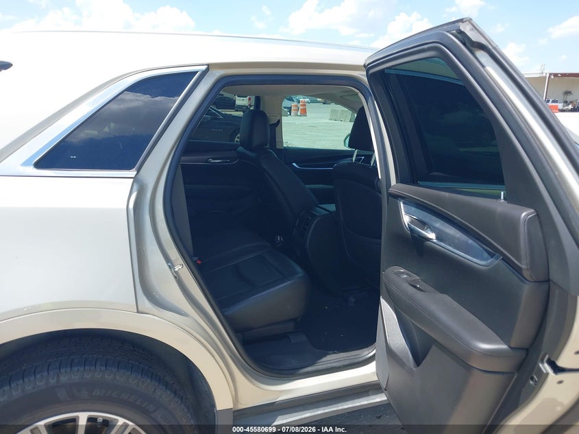 2017 CADILLAC XT5 auction photo 8