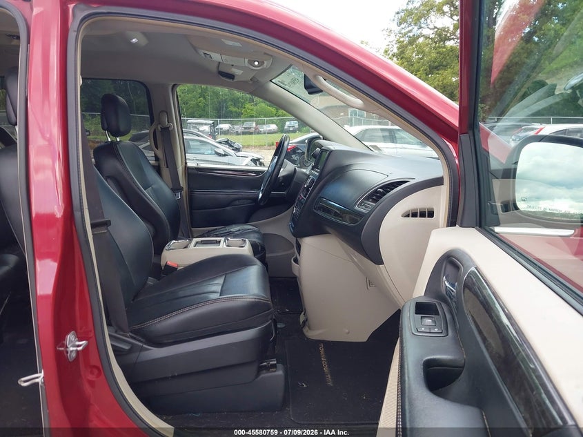 2015 CHRYSLER TOWN & COUNTRY auction photo 5