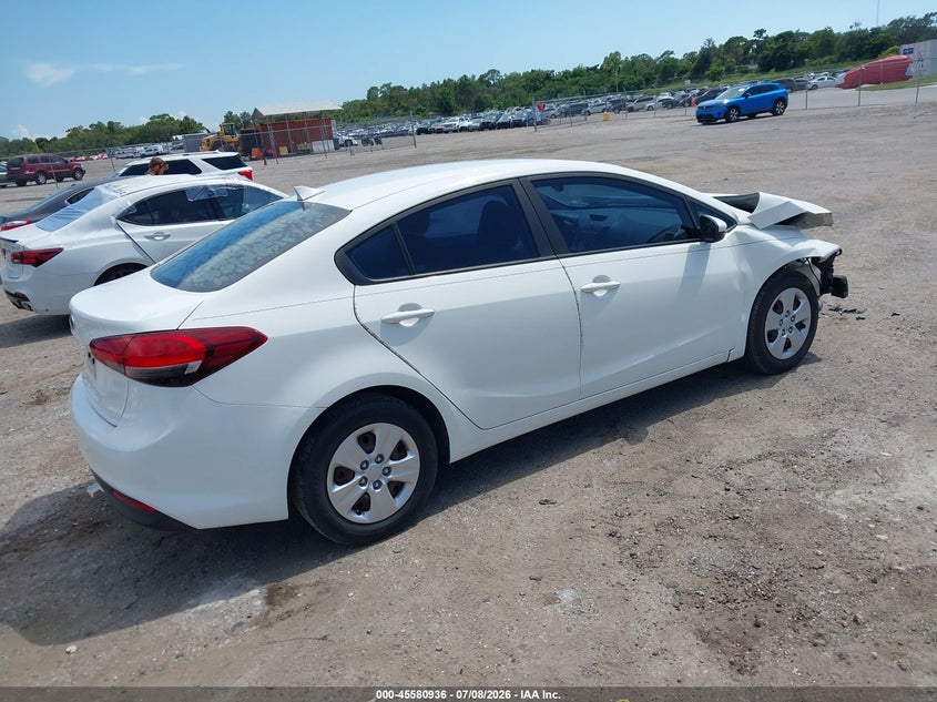 2017 KIA FORTE auction photo 4