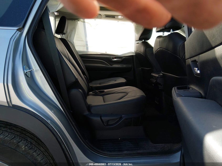 2025 TOYOTA GRAND HIGHLANDER auction photo 8