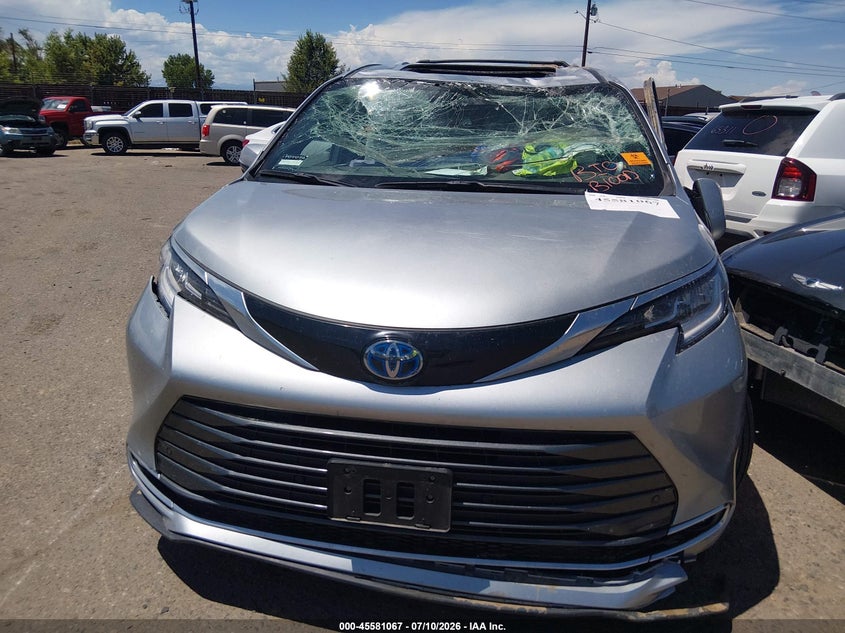 Photo 11 - TOYOTA SIENNA