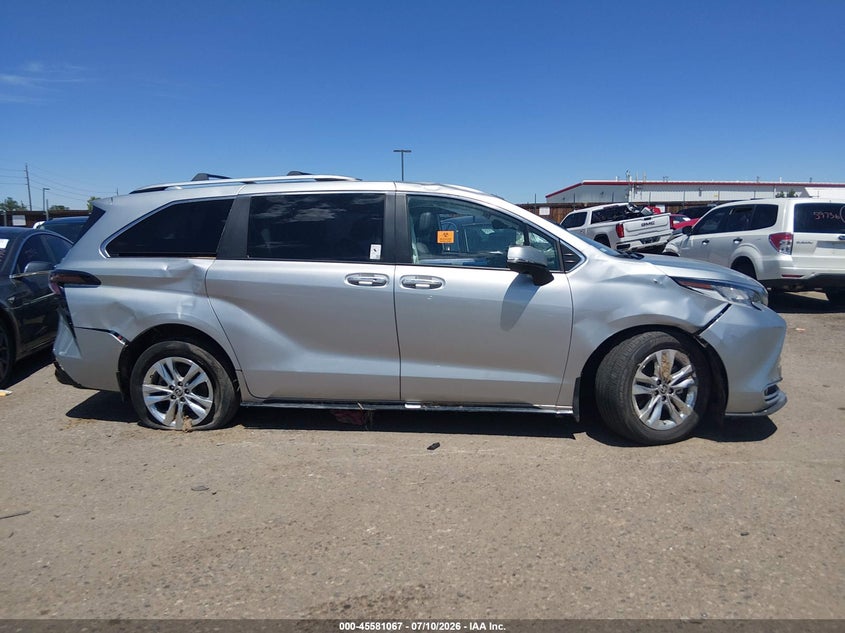 Photo 12 - TOYOTA SIENNA