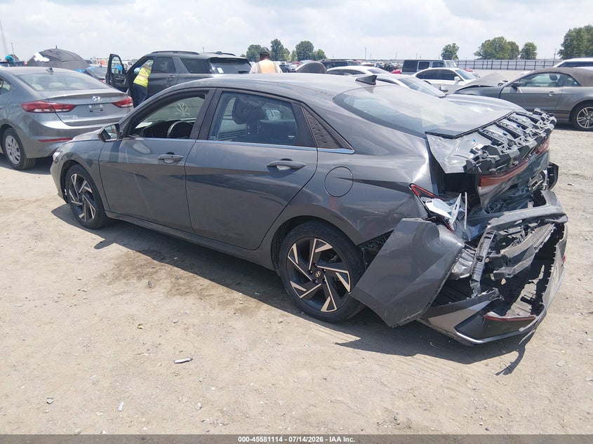 2024 HYUNDAI ELANTRA auction photo 3