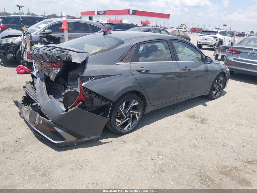 2024 HYUNDAI ELANTRA auction photo 4