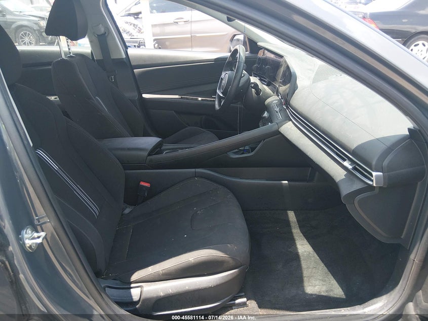 2024 HYUNDAI ELANTRA auction photo 5