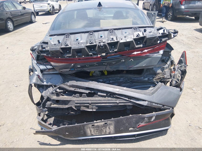 2024 HYUNDAI ELANTRA auction photo 6