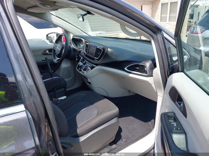 2022 CHRYSLER VOYAGER auction photo 5