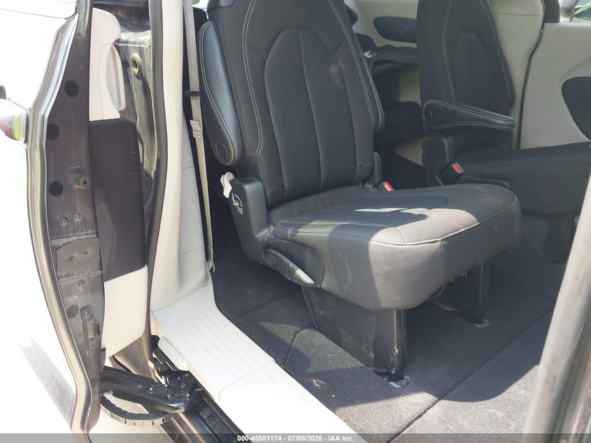 2022 CHRYSLER VOYAGER auction photo 8