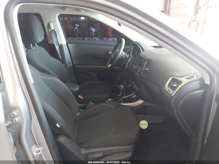 2018 JEEP COMPASS auction photo 5