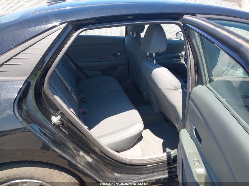 2021 HYUNDAI ELANTRA auction photo 8