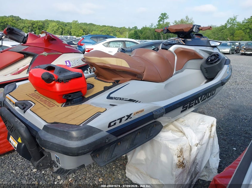 2018 SEADOO GTX-300 LIMITED auction photo 4