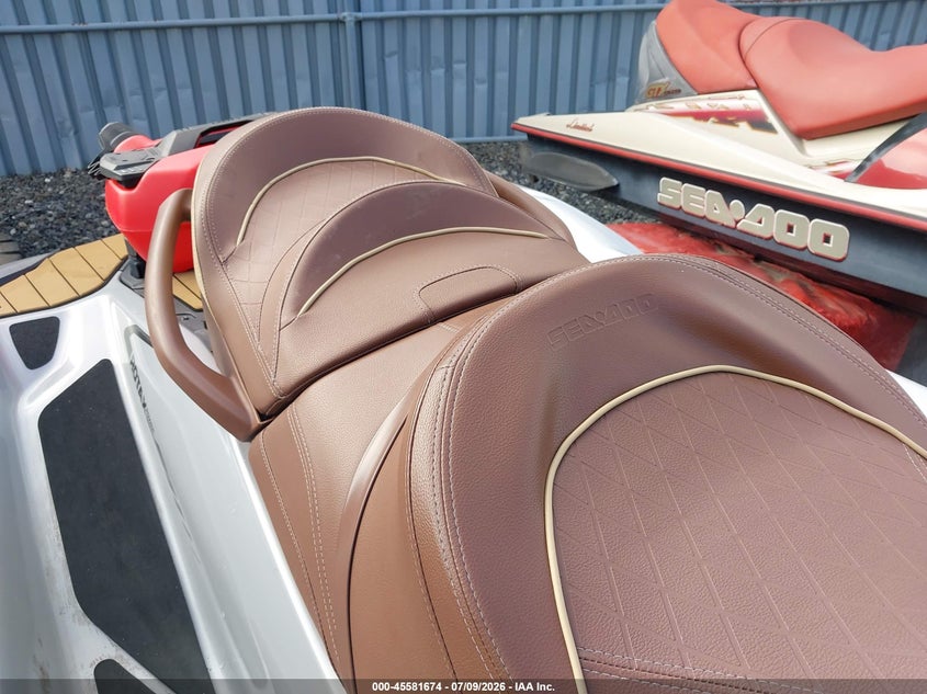 2018 SEADOO GTX-300 LIMITED auction photo 8
