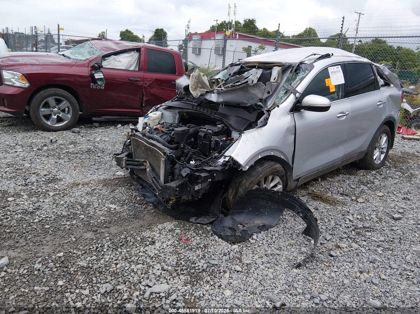 2019 Kia Sorento 2.4L Lx, Rollover, IAAI, VIN 5XYPGDA39KG573938 — photo 2