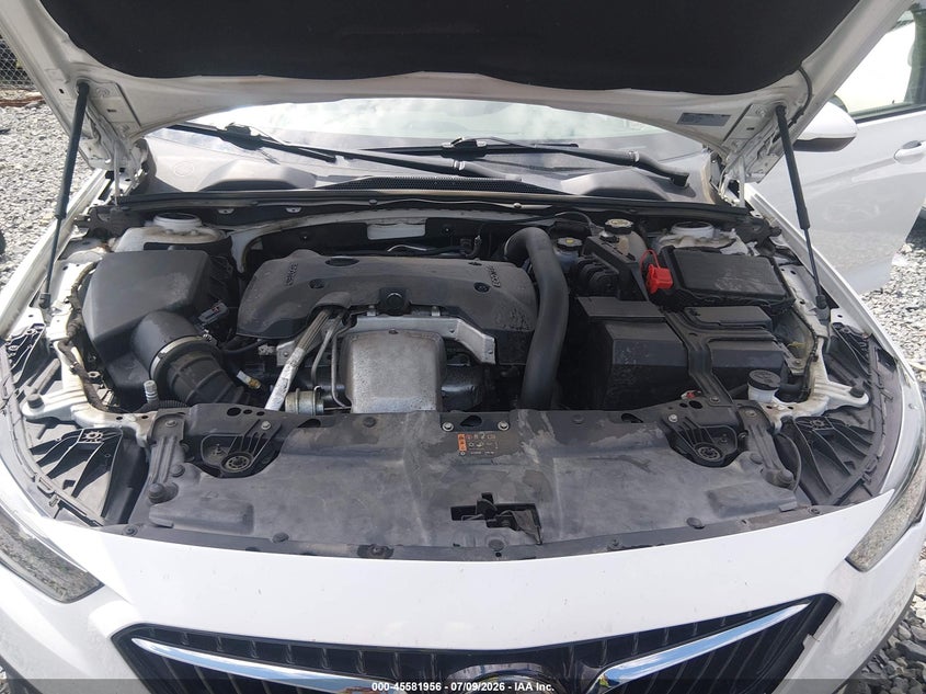2018 Buick Regal Tourx Essence VIN: W04GV8SX5J1155884 Lot: 45581956