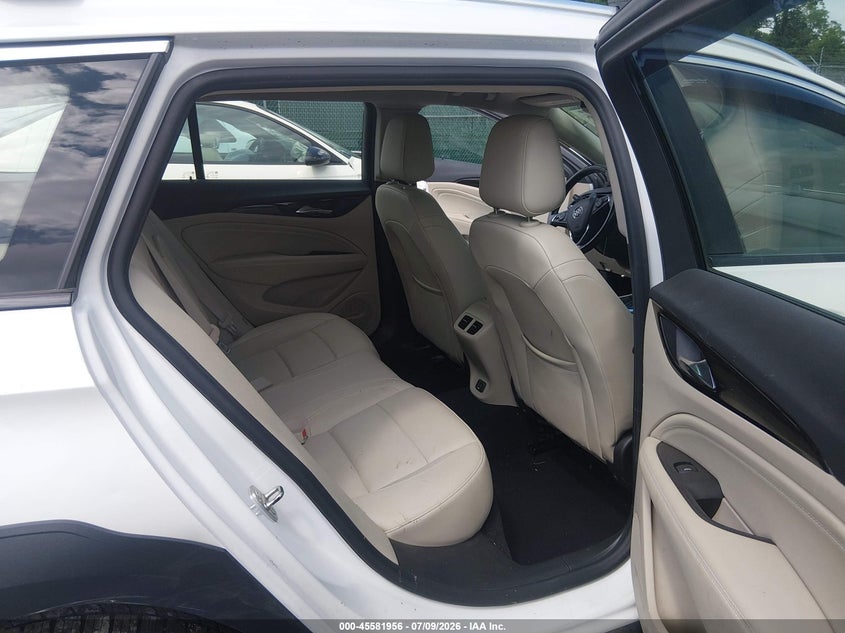2018 Buick Regal Tourx Essence VIN: W04GV8SX5J1155884 Lot: 45581956