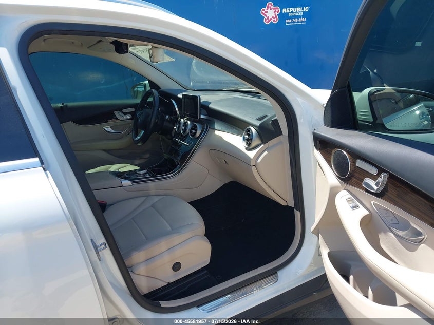 2019 MERCEDES-BENZ GLC 300 auction photo 5
