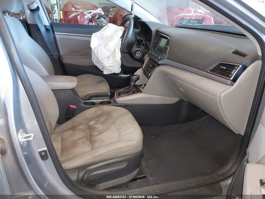 2017 HYUNDAI ELANTRA auction photo 5