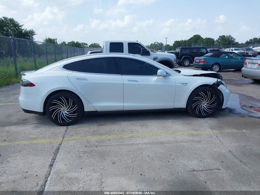 2015 Tesla Model S 70D/85D/P85D VIN: 5YJSA1E24FF109223 Lot: 45582343