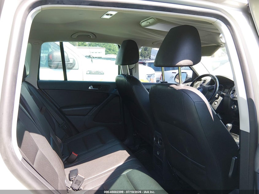 VOLKSWAGEN TIGUAN 2013 VIN WVGBV3AX2DW559717