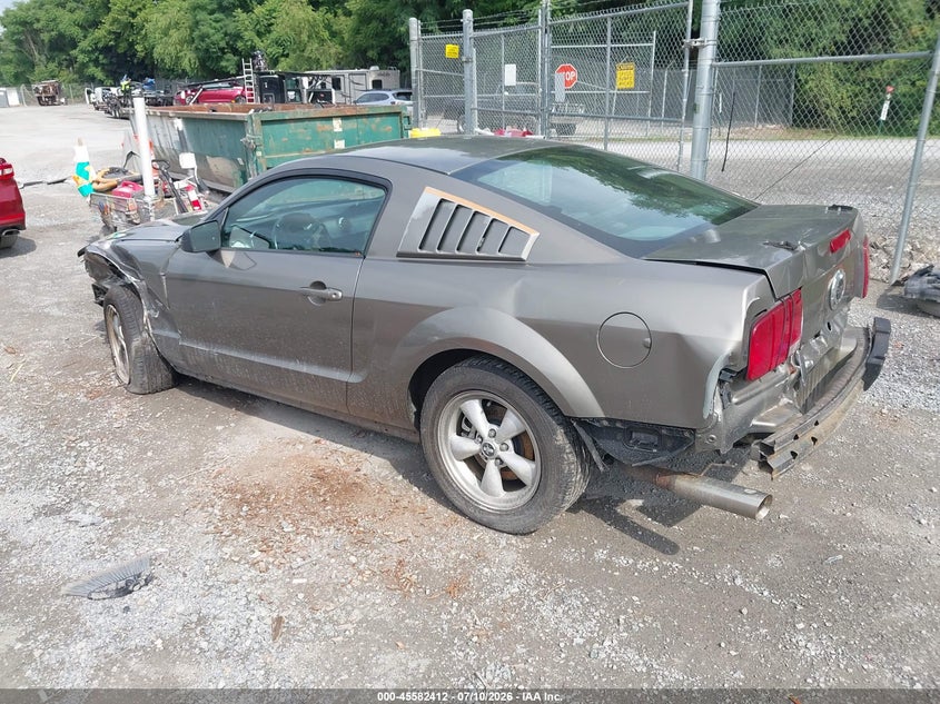 2005 FORD MUSTANG auction photo 3