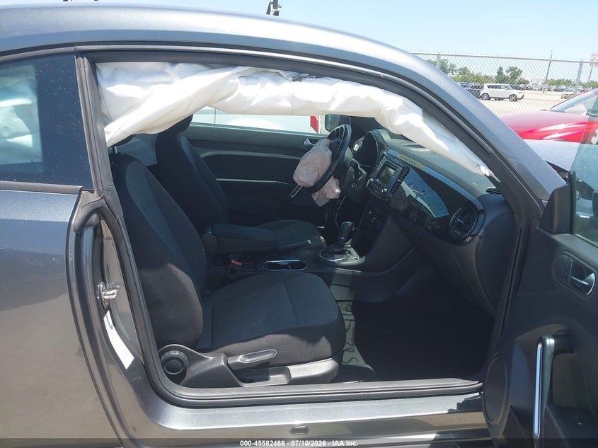 2018 Volkswagen Beetle 2.0T Coast/2.0T S VIN: 3VWFD7AT2JM714577 Lot: 45582466