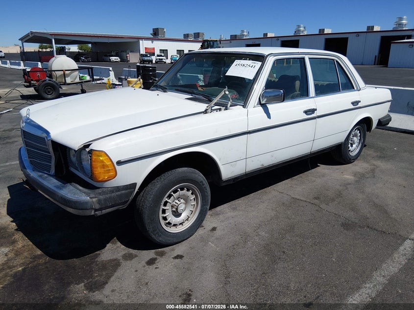 1983 MERCEDES-BENZ 300 auction photo 2