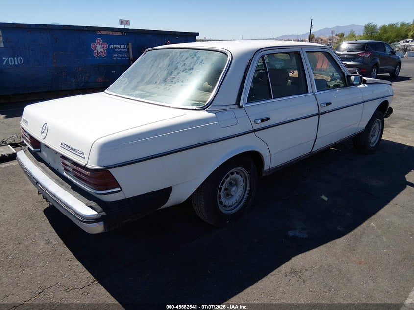 1983 MERCEDES-BENZ 300 auction photo 4