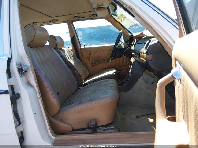 1983 MERCEDES-BENZ 300 auction photo 5
