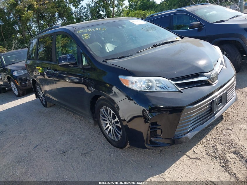 2018 TOYOTA SIENNA XLE 8 PASSENGER