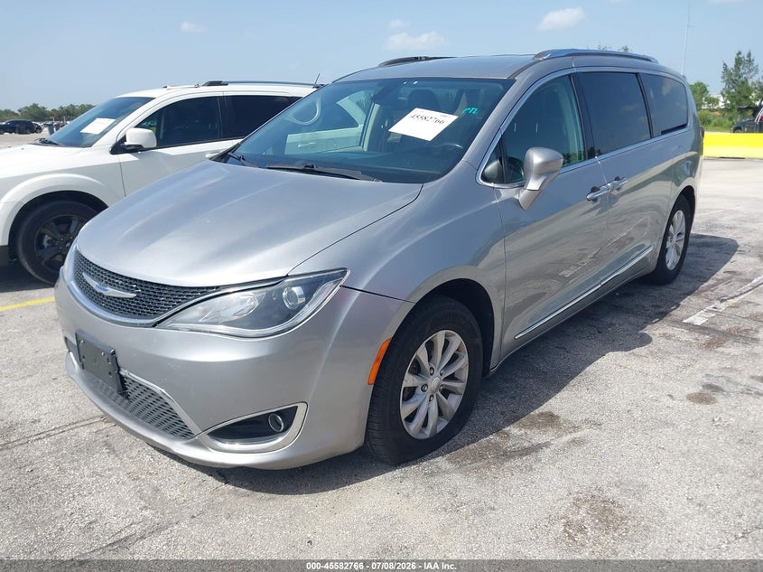 2018 Chrysler Pacifica Touring L 2C4RC1BG7JR356077 photo 1